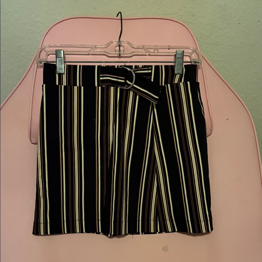 Bundle Striped Black and White mini Skirt with Belt and yellow mini skirt - Picture 2 of 7
